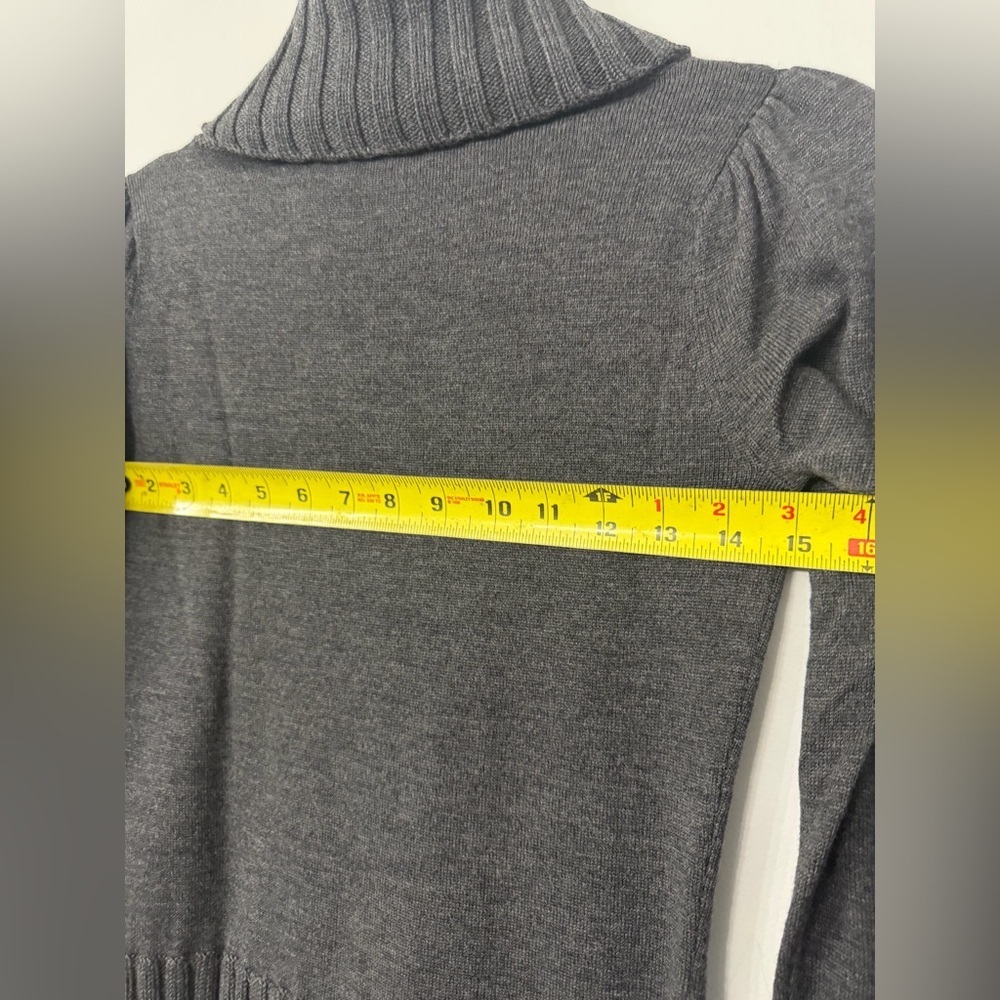 Diane Von Furstenberg Women’s Medium Dark Gray 100% Merino Wool Cowl Sweater - Picture 6 of 6